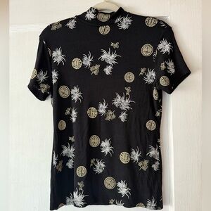 Vintage Men's Black Graphic Tee with White and Gold Accents
